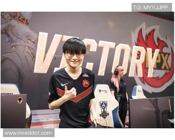 独家解析FPX战队实力对比及其在赛场上的表现分析