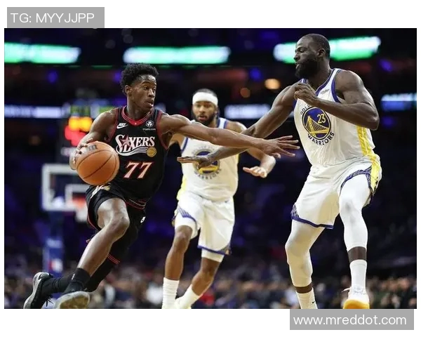 勇士与76人激战正酣关键时刻谁能笑到最后