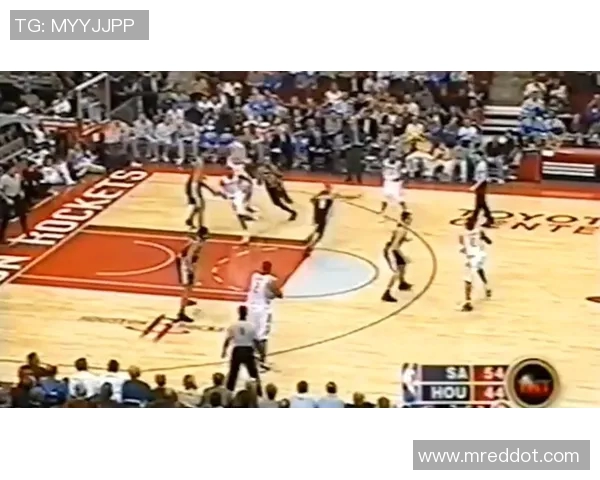 姚明带领火箭队在2003年对阵太阳队的经典对决回顾与分析 姚明带领火箭队在2003年对阵太阳队的经典对决回顾与分析