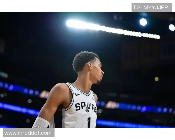 文班亚马新秀赛季表现抢眼场均20分10篮板3盖帽引领联盟