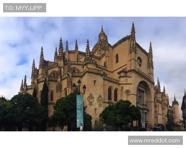 探索埃斯特旺的魅力与历史：一段不可错过的文化之旅