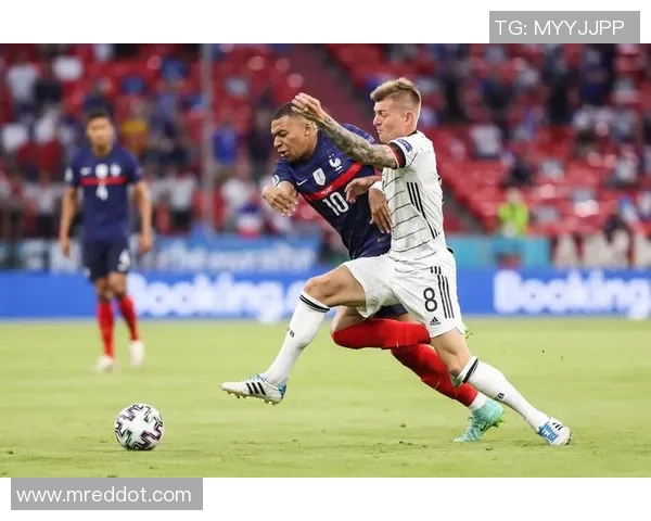 法国与德国足球对决谁将率先开球揭晓比赛悬念