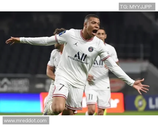 法甲激战南特主场迎战豪门巴黎圣日耳曼争夺三分之战即将开启 法甲激战南特主场迎战豪门巴黎圣日耳曼争夺三分之战即将开启