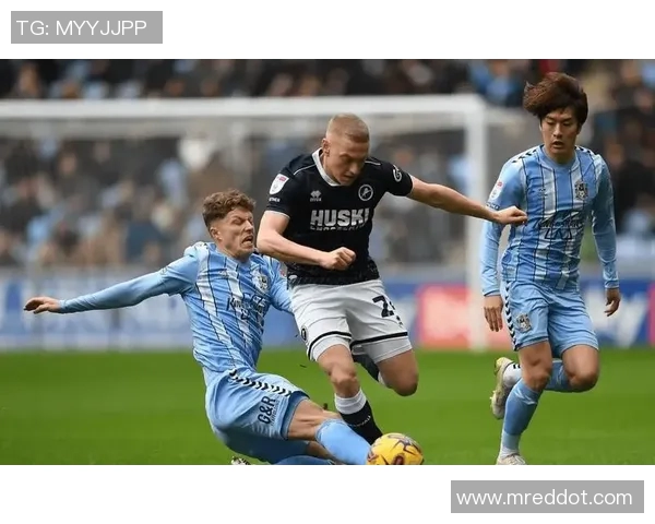 英超焦点战埃弗顿主场迎战莱斯特城双方争夺宝贵积分的激烈对决