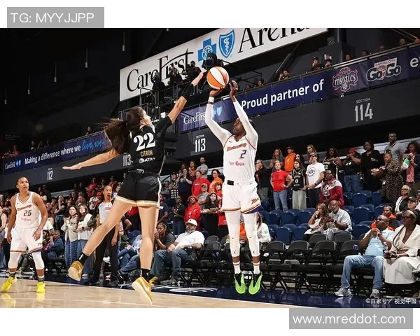 美职女篮自由队与水星队的精彩对决分析与赛季展望