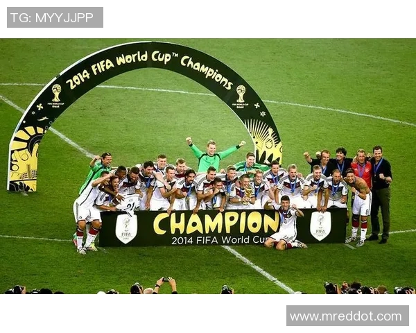 加维引领新潮流探讨未来足球的技术与战术革新之路