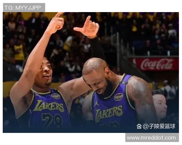 圣诞大战勇士对决湖人NBA经典对抗赛引发球迷热潮
